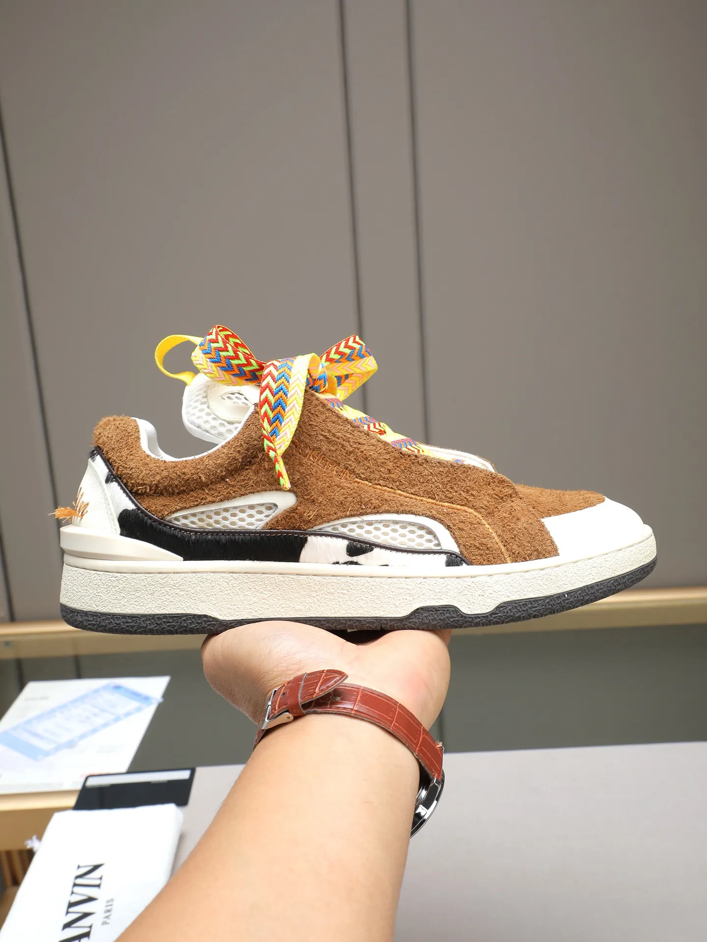 Men's shoes 💰640 [LANVIN] The latest fashionable item! High quality CLAY series‼ ️ The latest trendy products of the season 🌈Many bloggers have planted grass and purchased the original open-mold customization. The upper and outsole are sewn with mark threads without edge sealing. Multiple material splicing combination design. Very versatile for fashionable and casual wear. Comfortable on the feet. Self-recommended. Upper cowhide + cow suede + breathable mesh lining. Foot-padding cowhide. Exclusive original open-mold clear logo rubber outsole ⚠️38-44 (customized for 45)